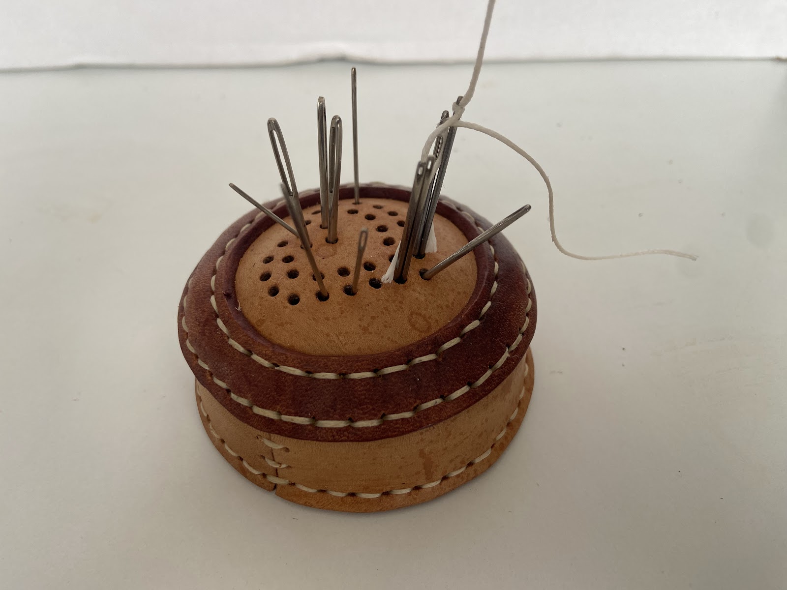 Round Hand-Stitched Leather Tool Organiser — photo 1